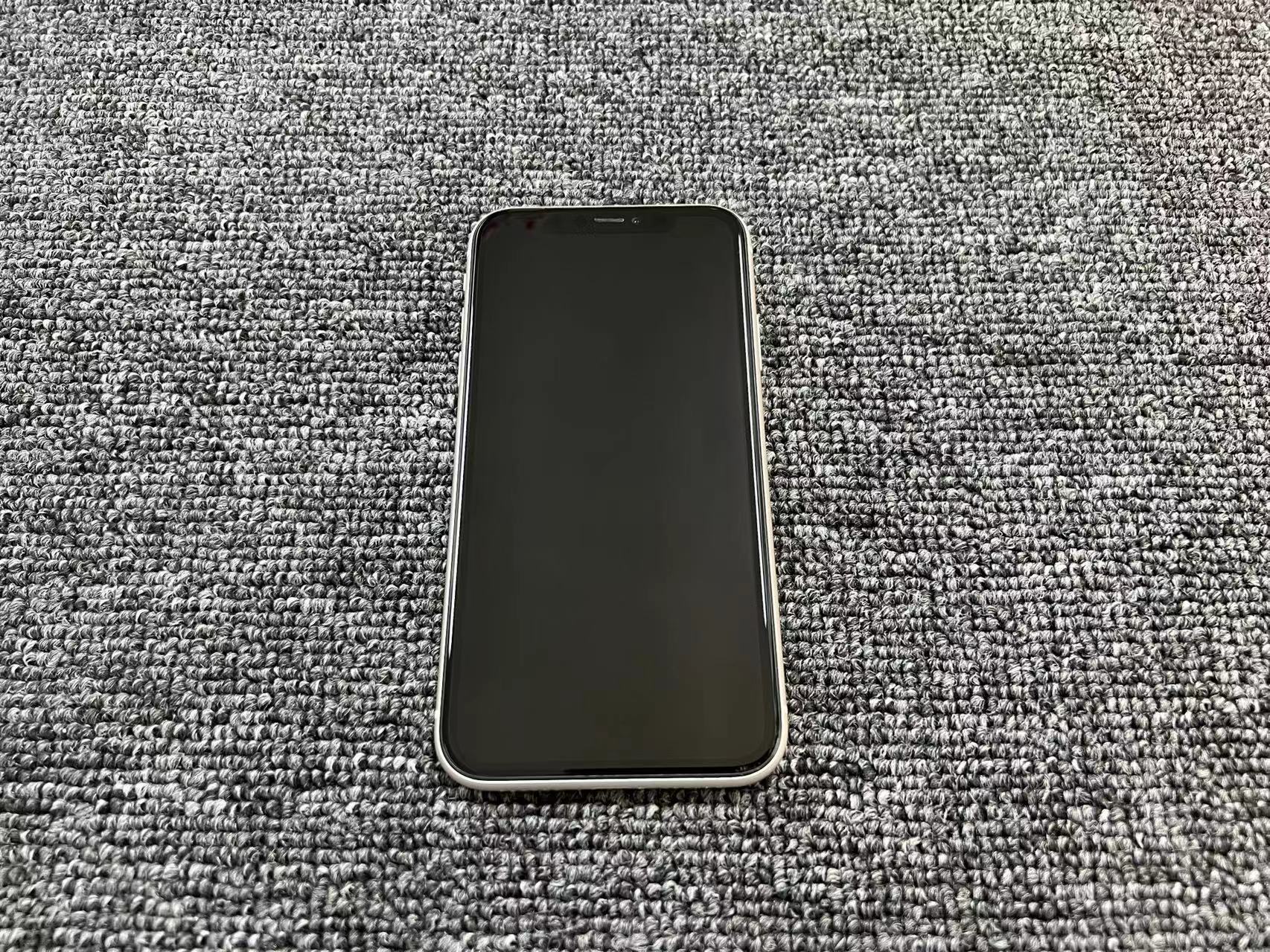 iPhone 11 国行 128G 白色 换电不弹窗 屏右下一小磕碰 后摄小磕