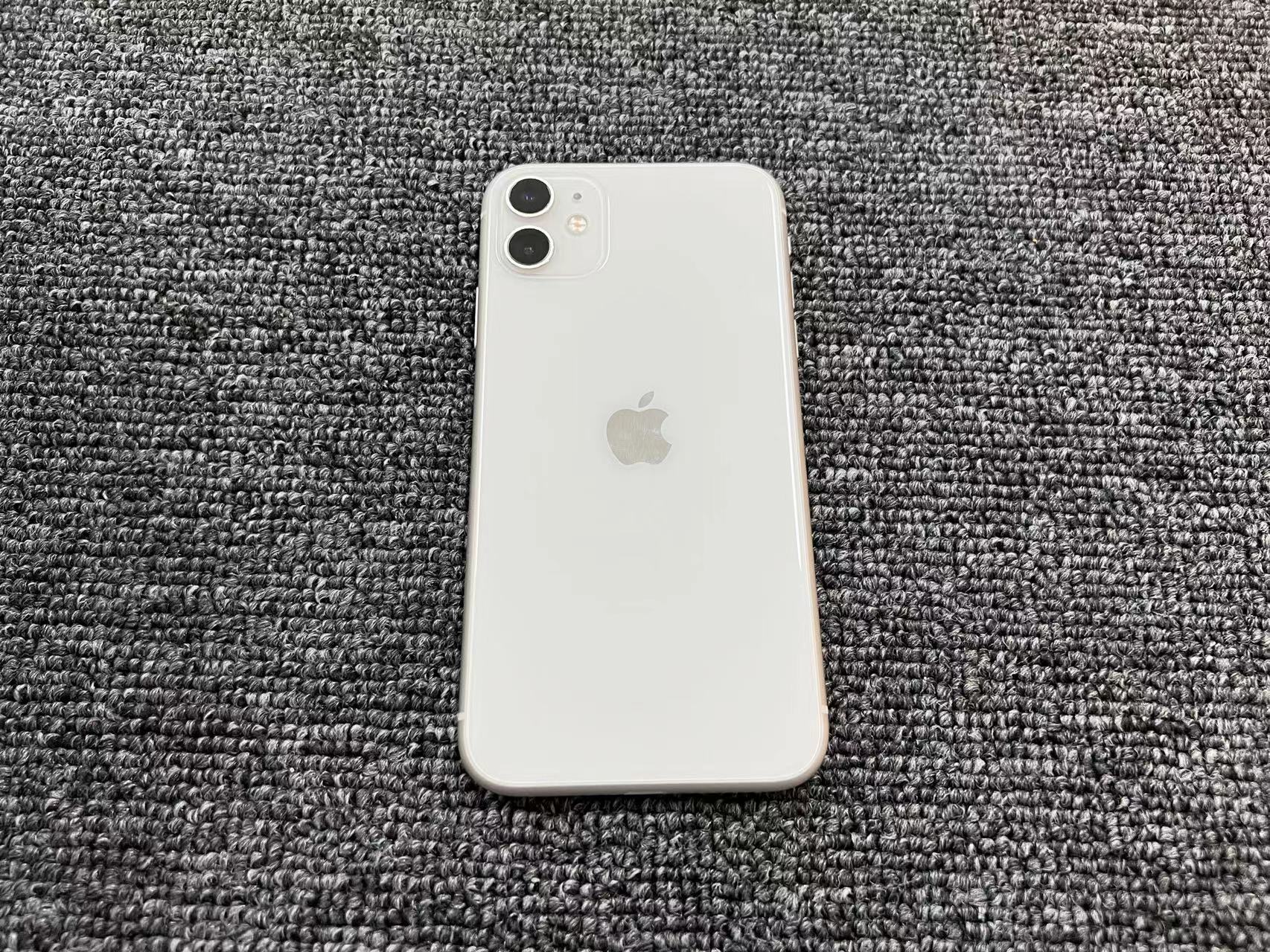 iPhone 11 国行 128G 白色 换电不弹窗 屏右下一小磕碰 后摄小磕