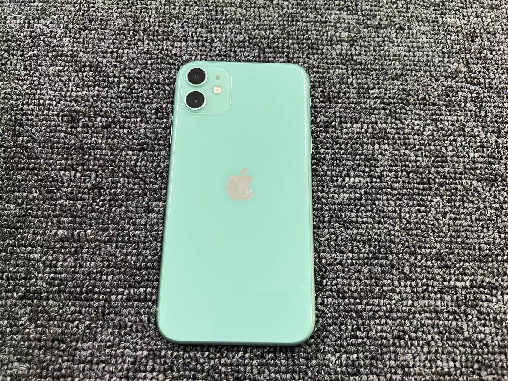 iPhone 11国行 绿色 128G 81电 屏小划痕