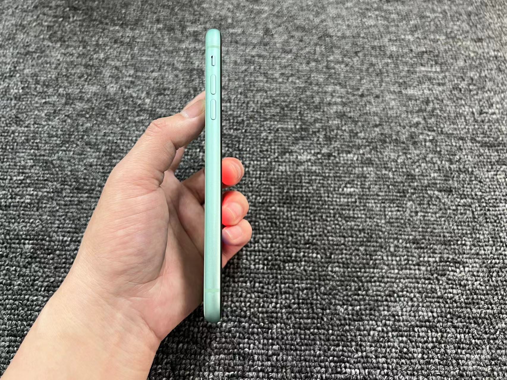 iPhone 11国行 绿色 128G 81电 屏小划痕