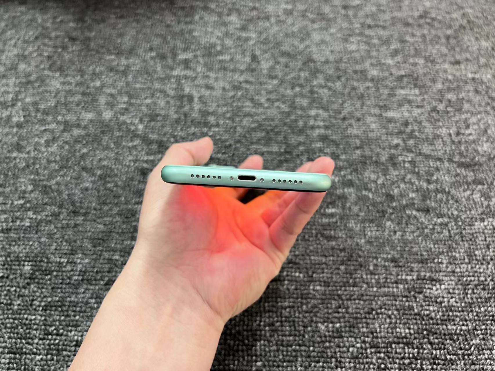 iPhone 11国行 绿色 128G 81电 屏小划痕