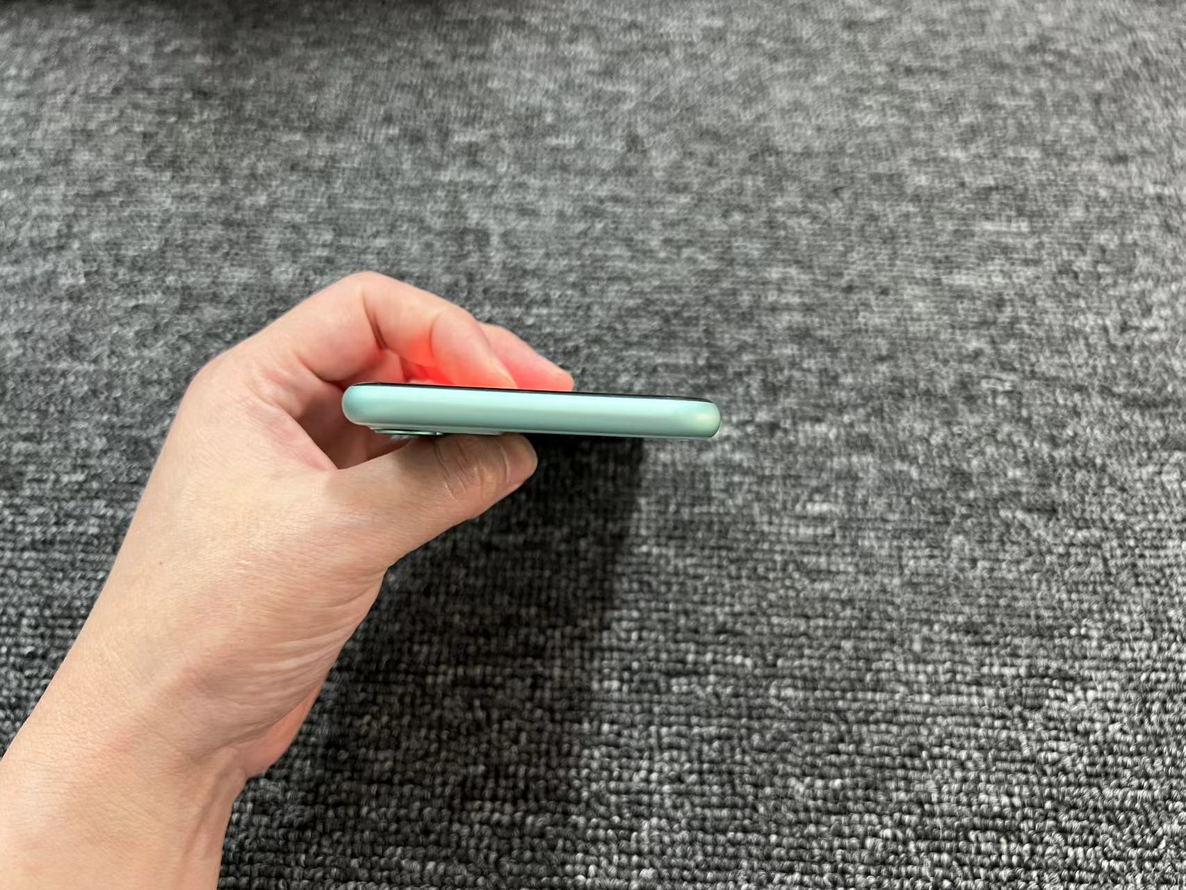 iPhone 11国行 绿色 128G 81电 屏小划痕
