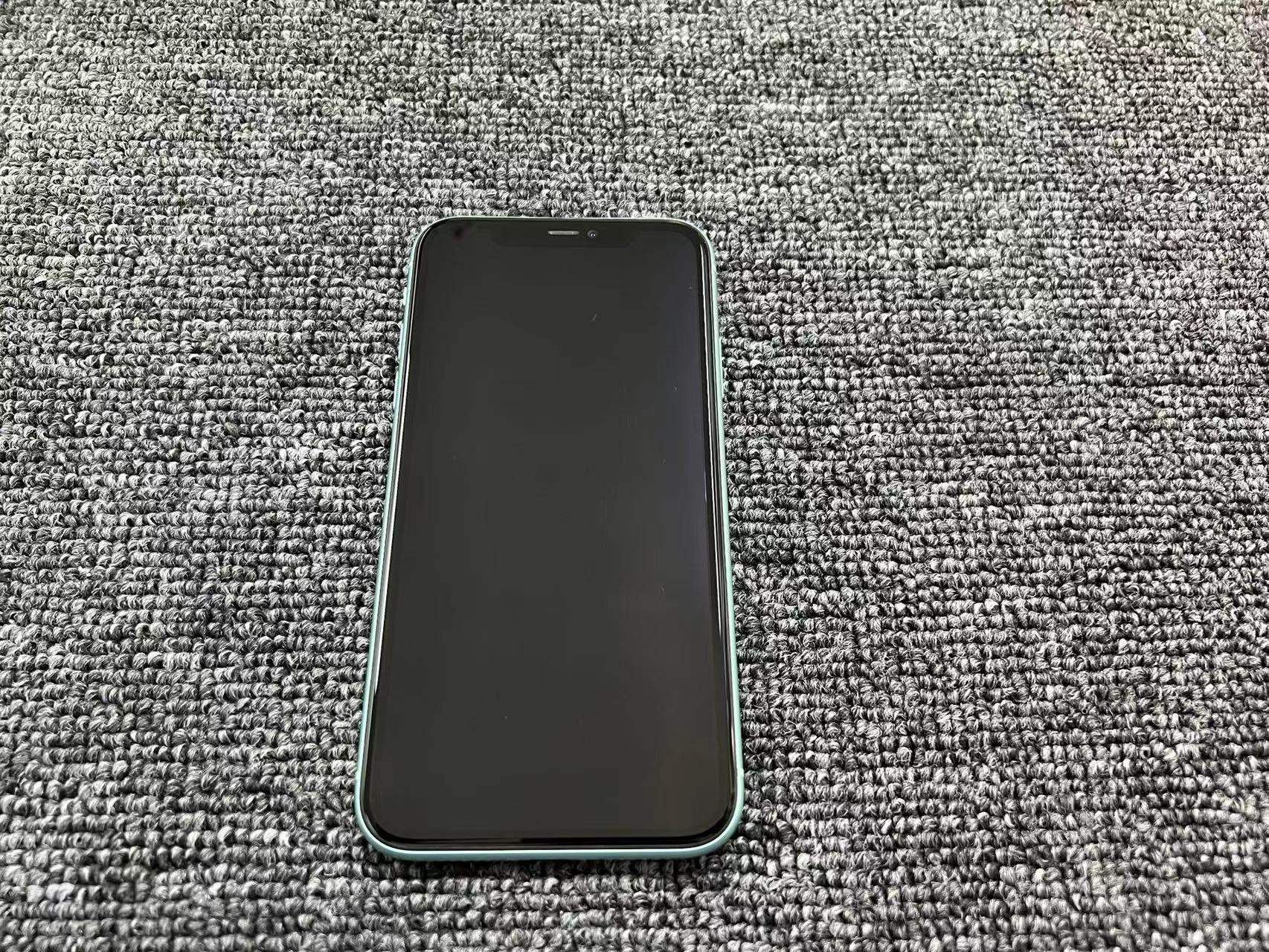 iPhone 11国行 绿色 128G 81电 屏小划痕