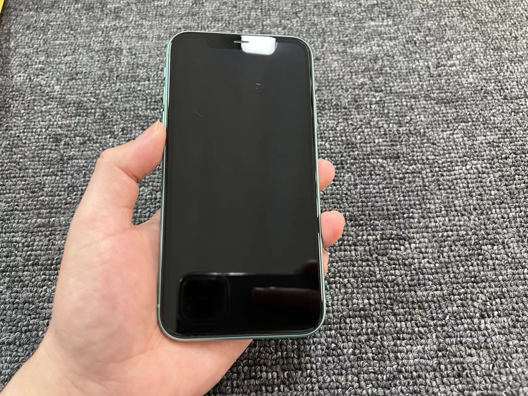 iPhone 11国行 绿色 128G 81电 屏小划痕
