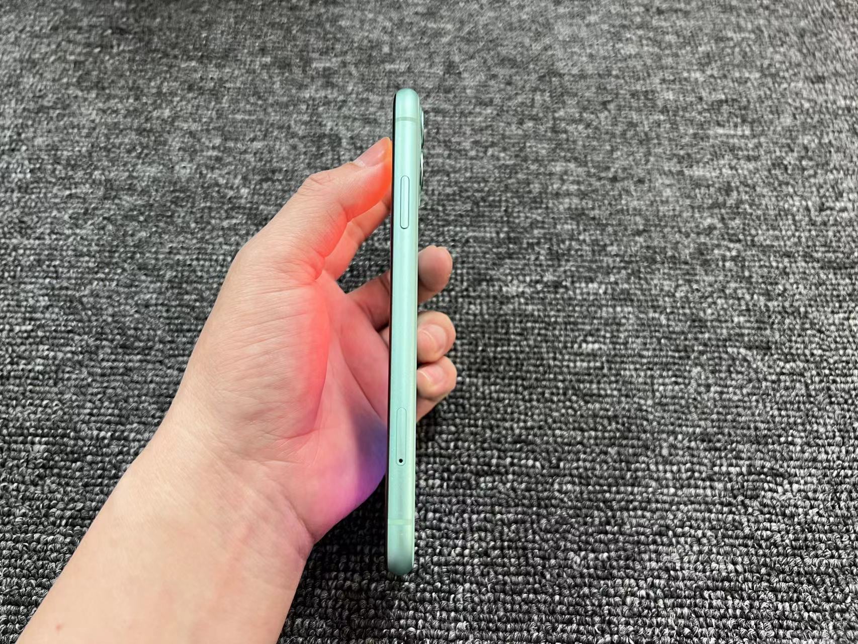 iPhone 11国行 绿色 128G 81电 屏小划痕