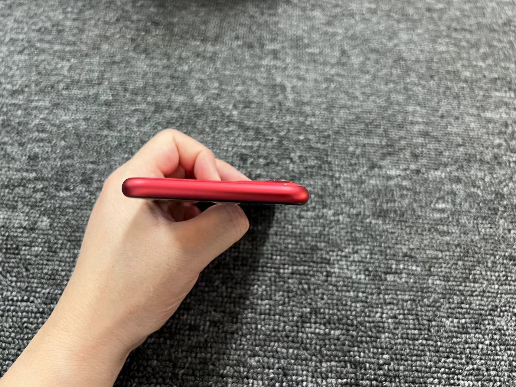 iPhone 11 64G 国行 红色 85%电 后摄一小掉漆 屏有几条极细划痕
