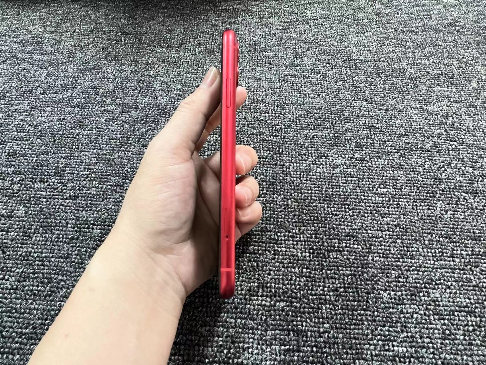 iPhone 11 64G 国行 红色 85%电 后摄一小掉漆 屏有几条极细划痕