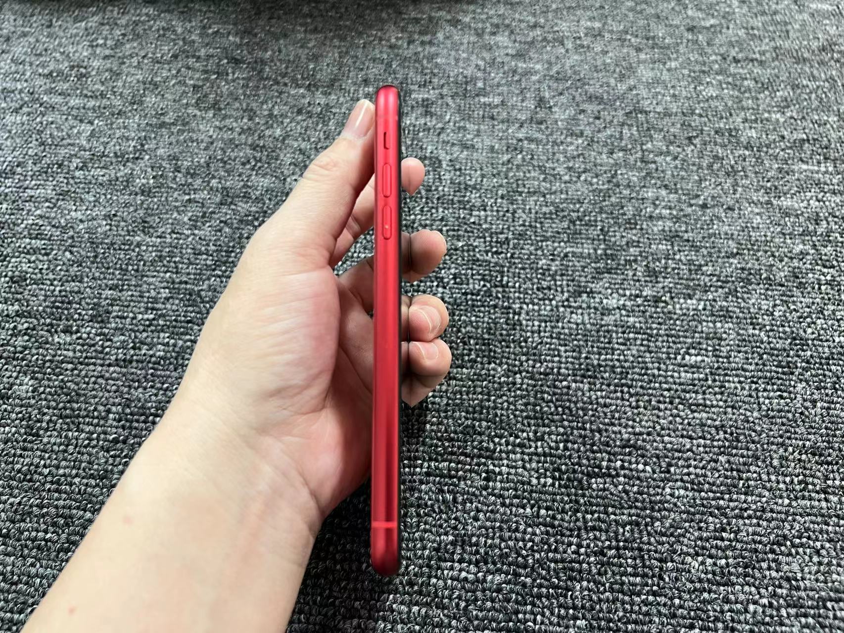 iPhone 11 64G 国行 红色 85%电 后摄一小掉漆 屏有几条极细划痕
