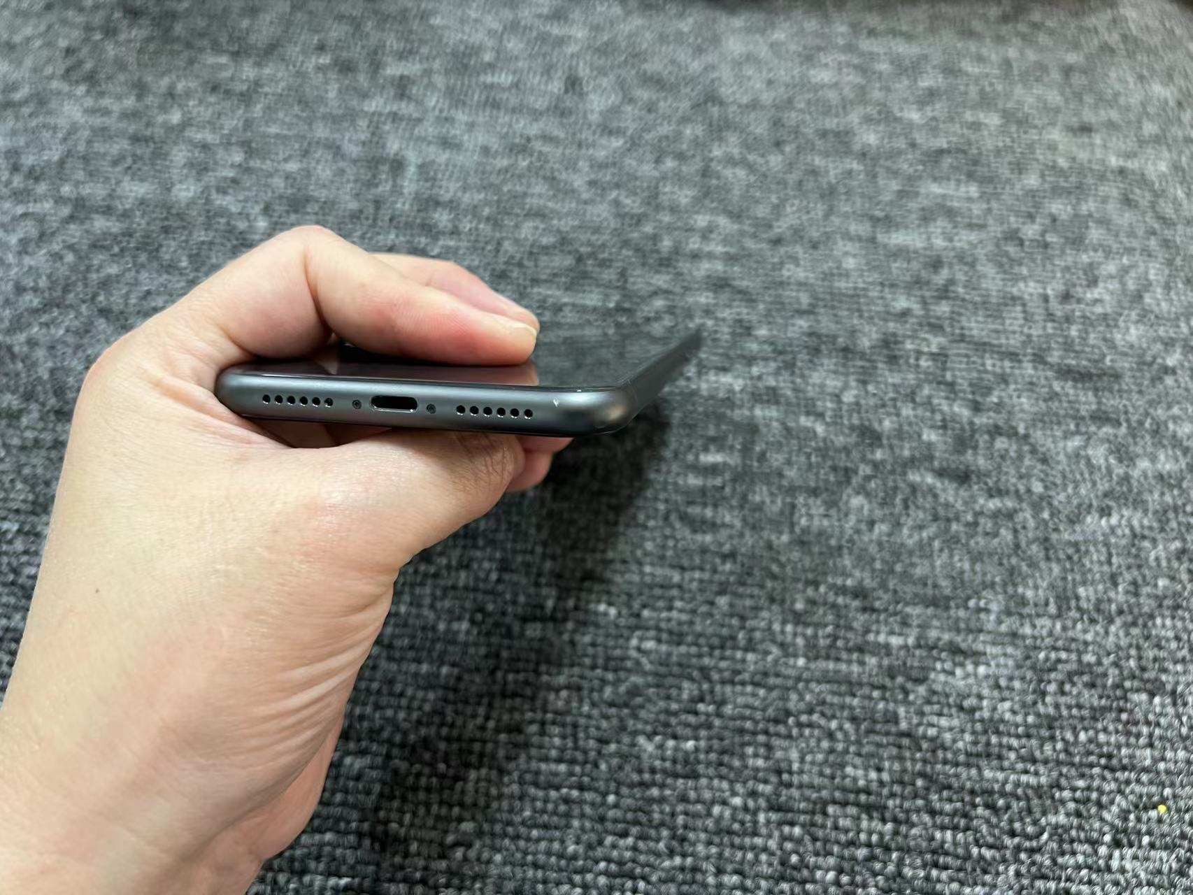 iPhone 11 国行 128G 黑色 换电100%电 屏好框小磕碰3处