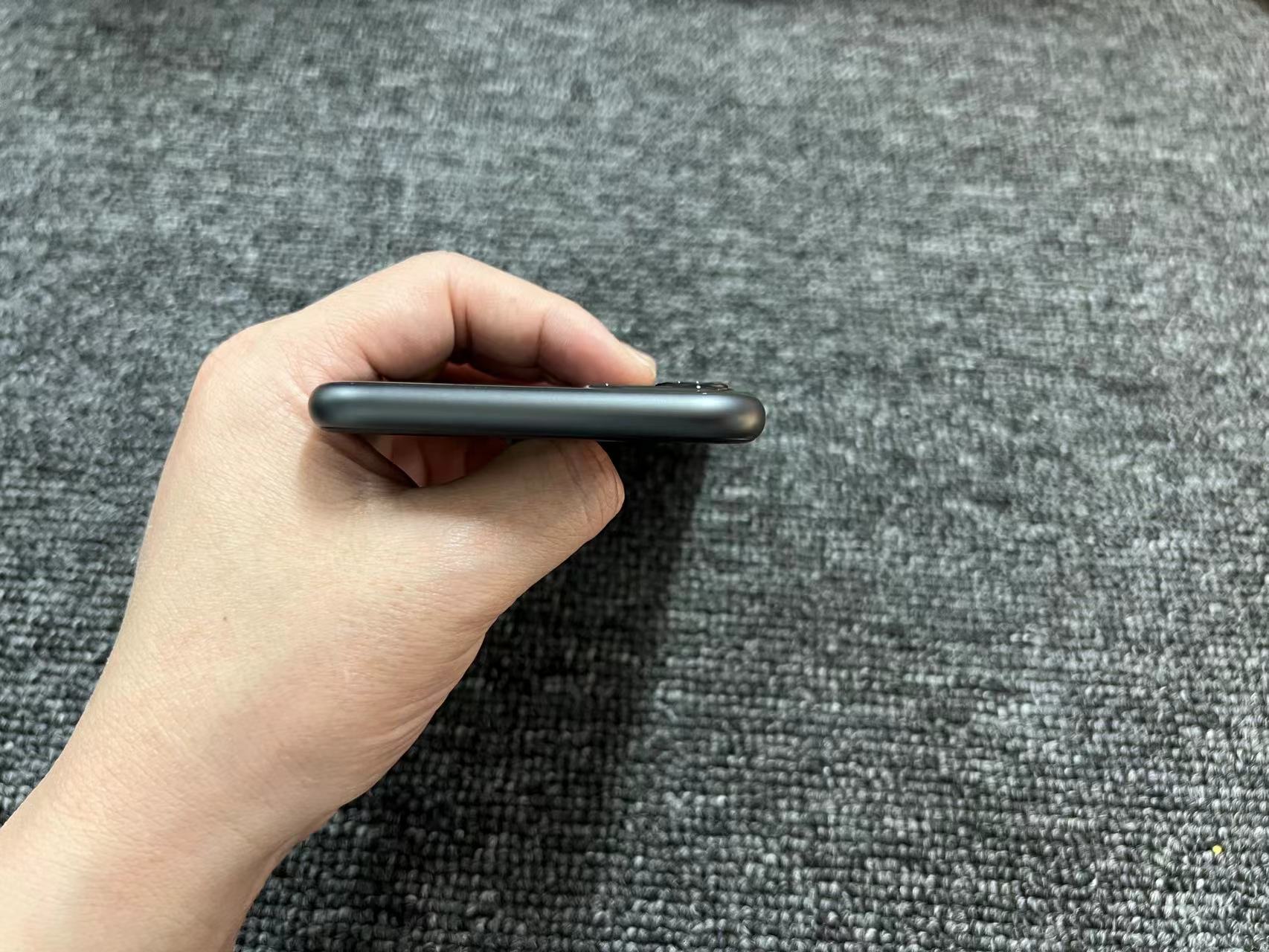 iPhone 11 国行 128G 黑色 换电100%电 屏好框小磕碰3处