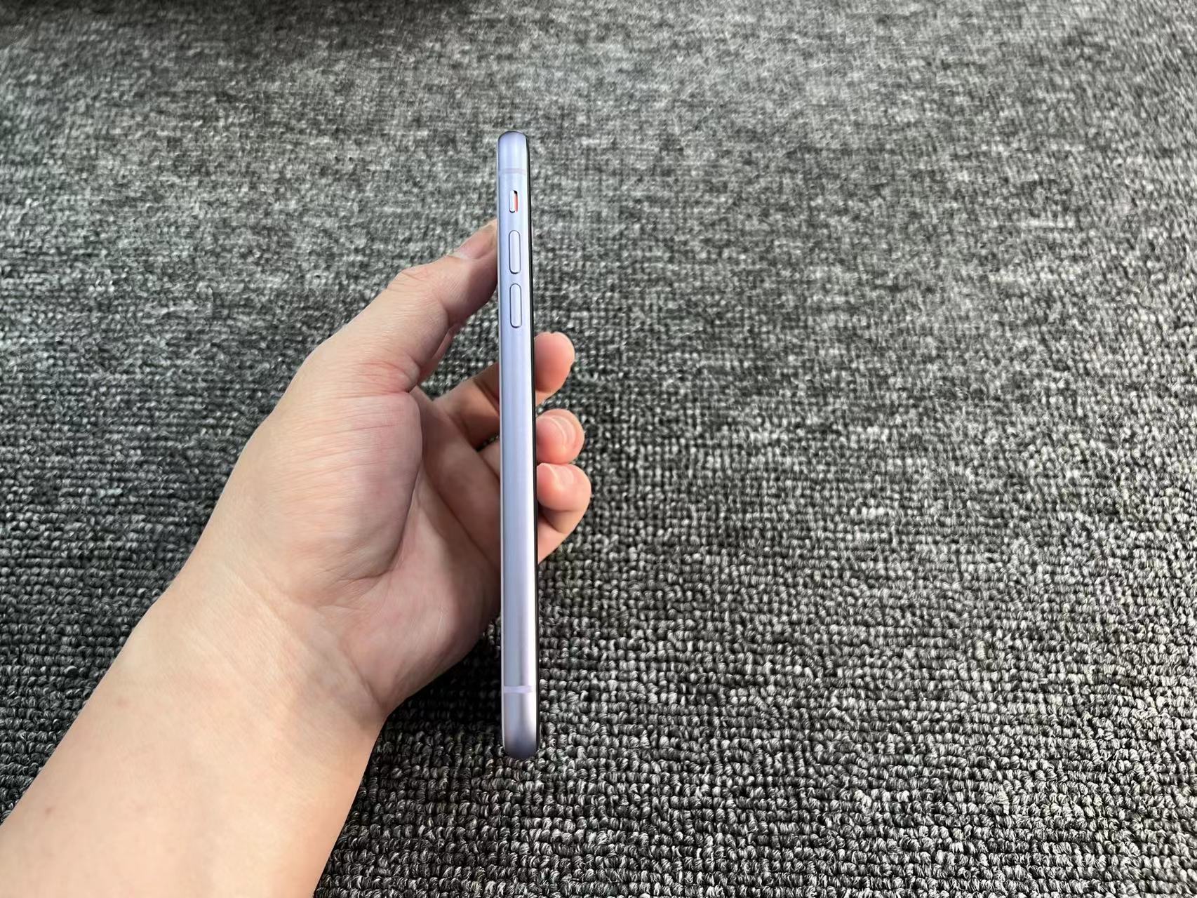iphone 11 国行 128G 紫色 86%电 屏有几条极细划痕