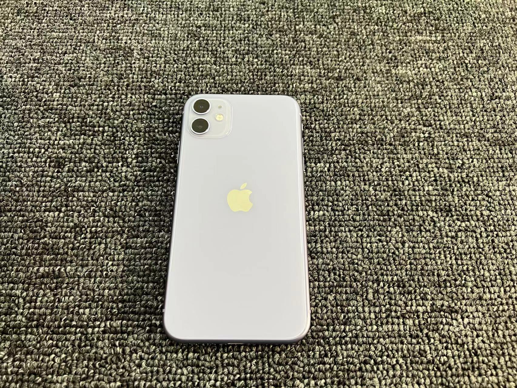 iphone 11 国行 128G 紫色 86%电 屏有几条极细划痕