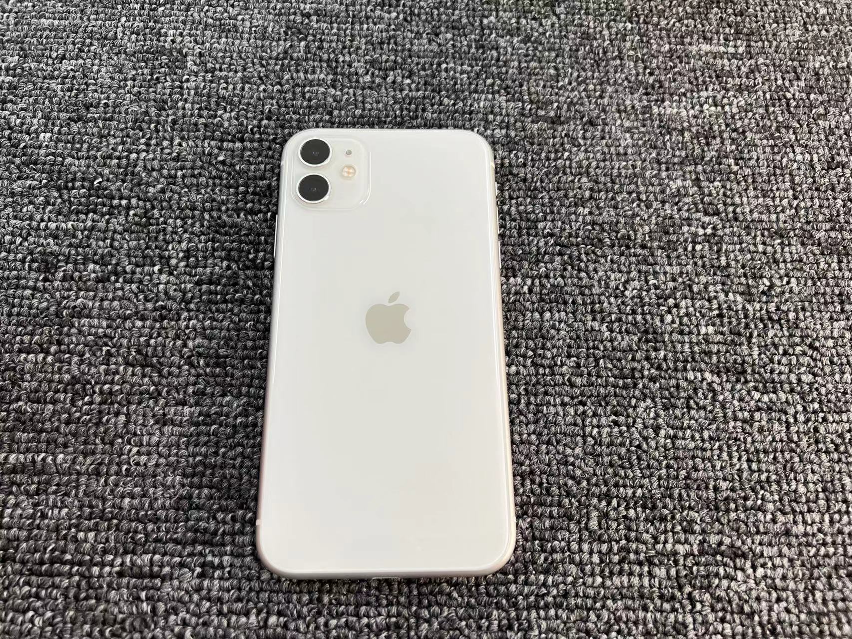 iPhone 11 64G 美版黑解 白色 91%电 国产屏