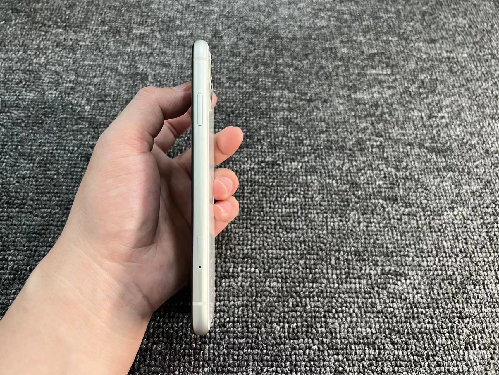 iPhone 11 64G 美版黑解 白色 91%电 国产屏
