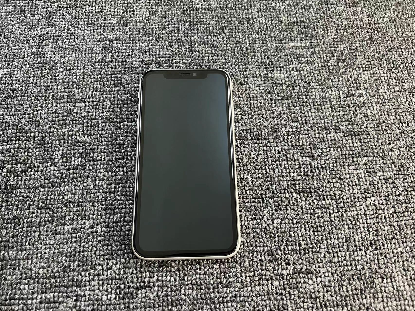 iPhone 11 64G 美版黑解 白色 91%电 国产屏