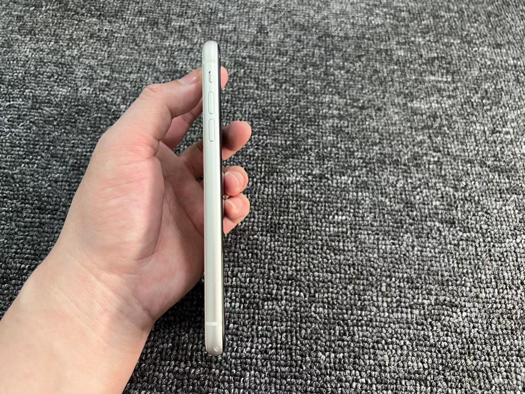 iPhone 11 64G 美版黑解 白色 91%电 国产屏