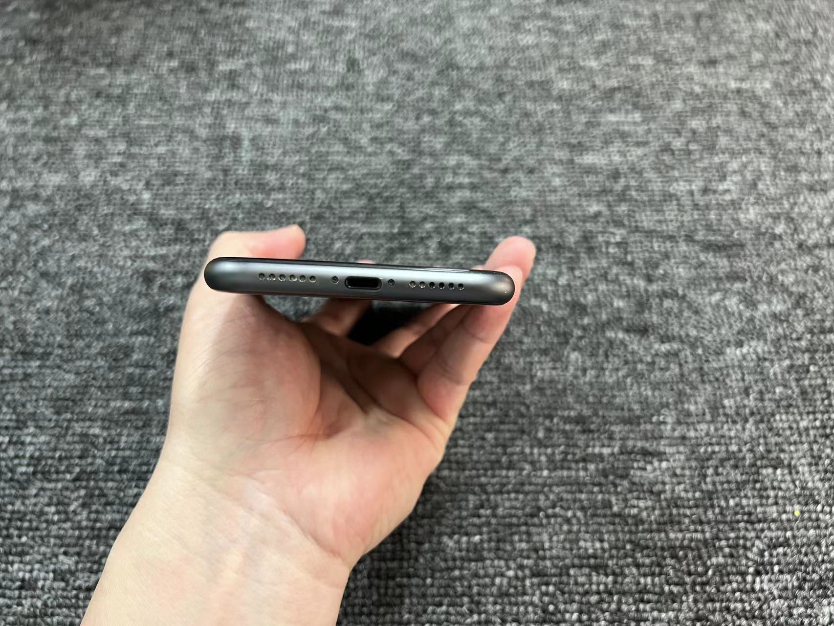iPhone 11 128G 国行 黑色 换后玻璃原装屏幕总成 后摄小掉漆