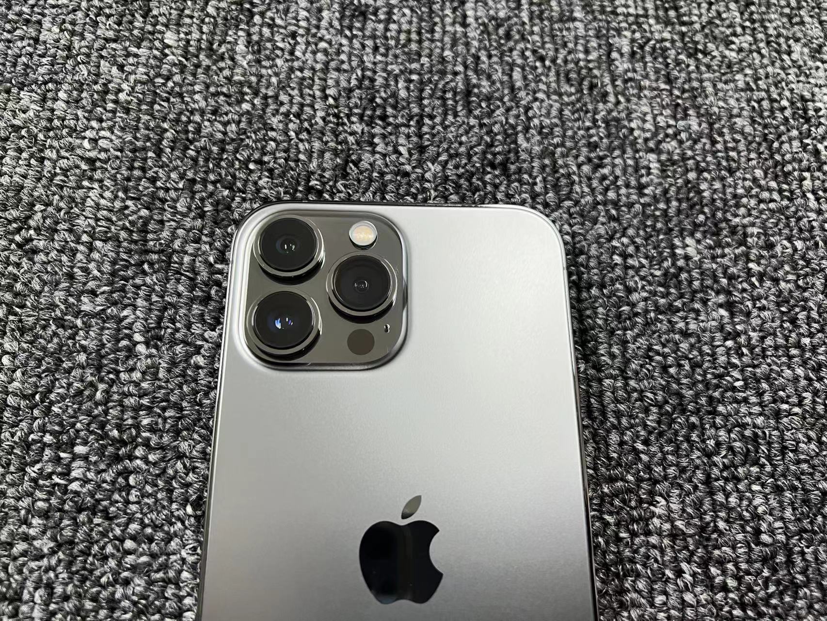 iPhone 13ProMax 国行 100电 黑色 3月3日激活 右上角一细磕碰