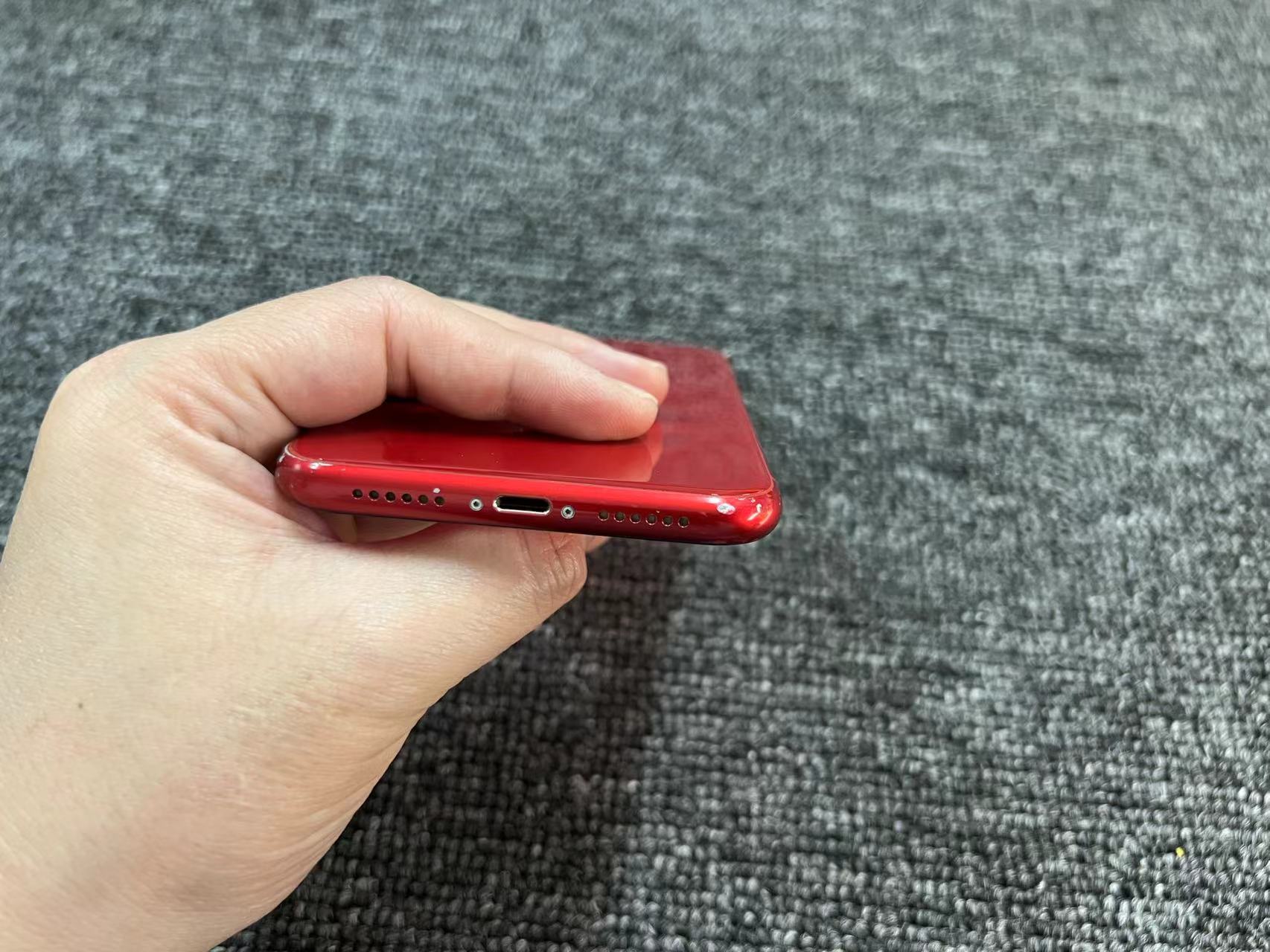 iPhone xr 美版 64G 红色 81%电 屏靓框花