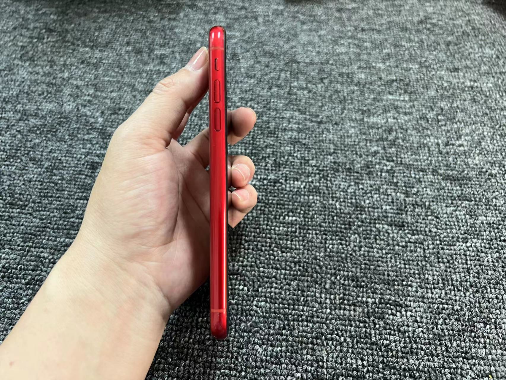 iPhone xr 美版 64G 红色 81%电 屏靓框花