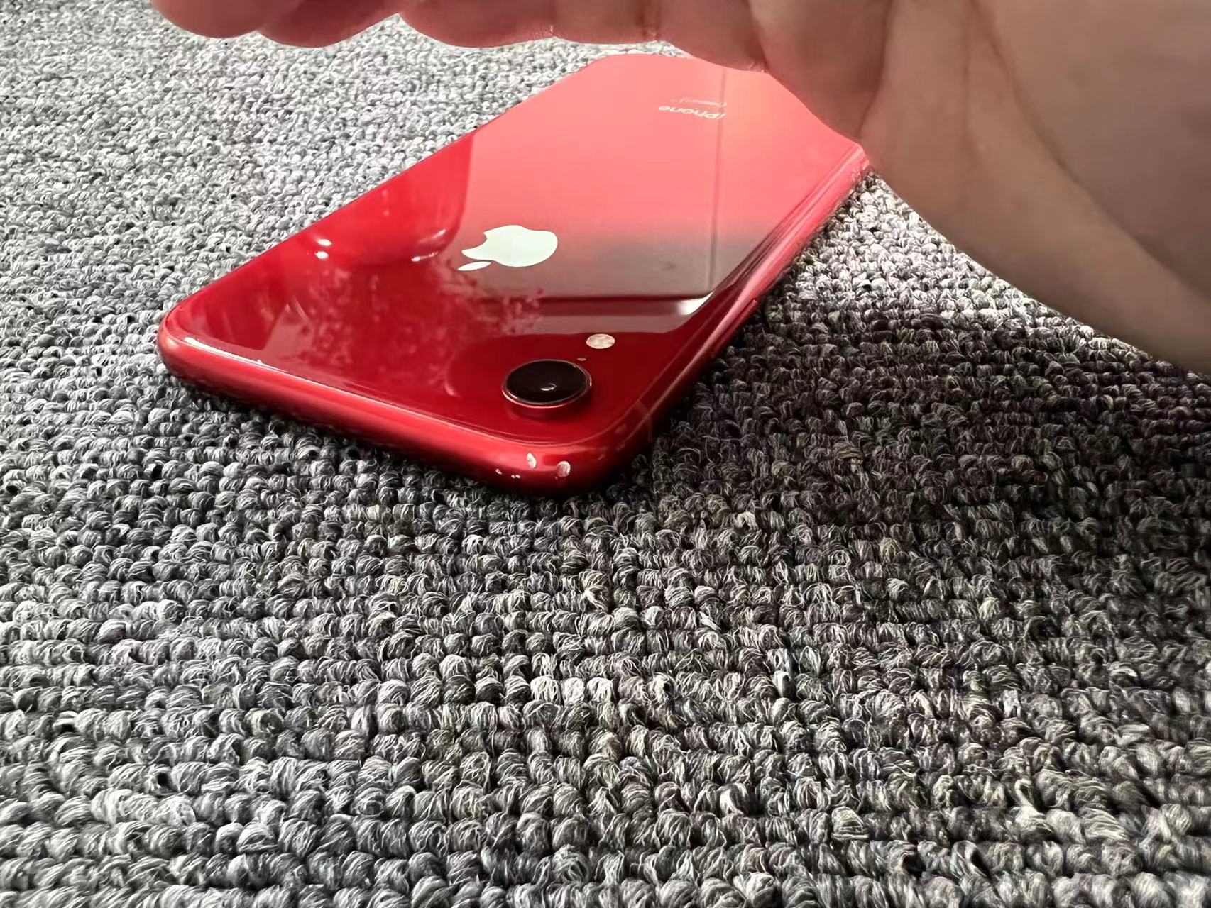 iPhone xr 美版 64G 红色 81%电 屏靓框花